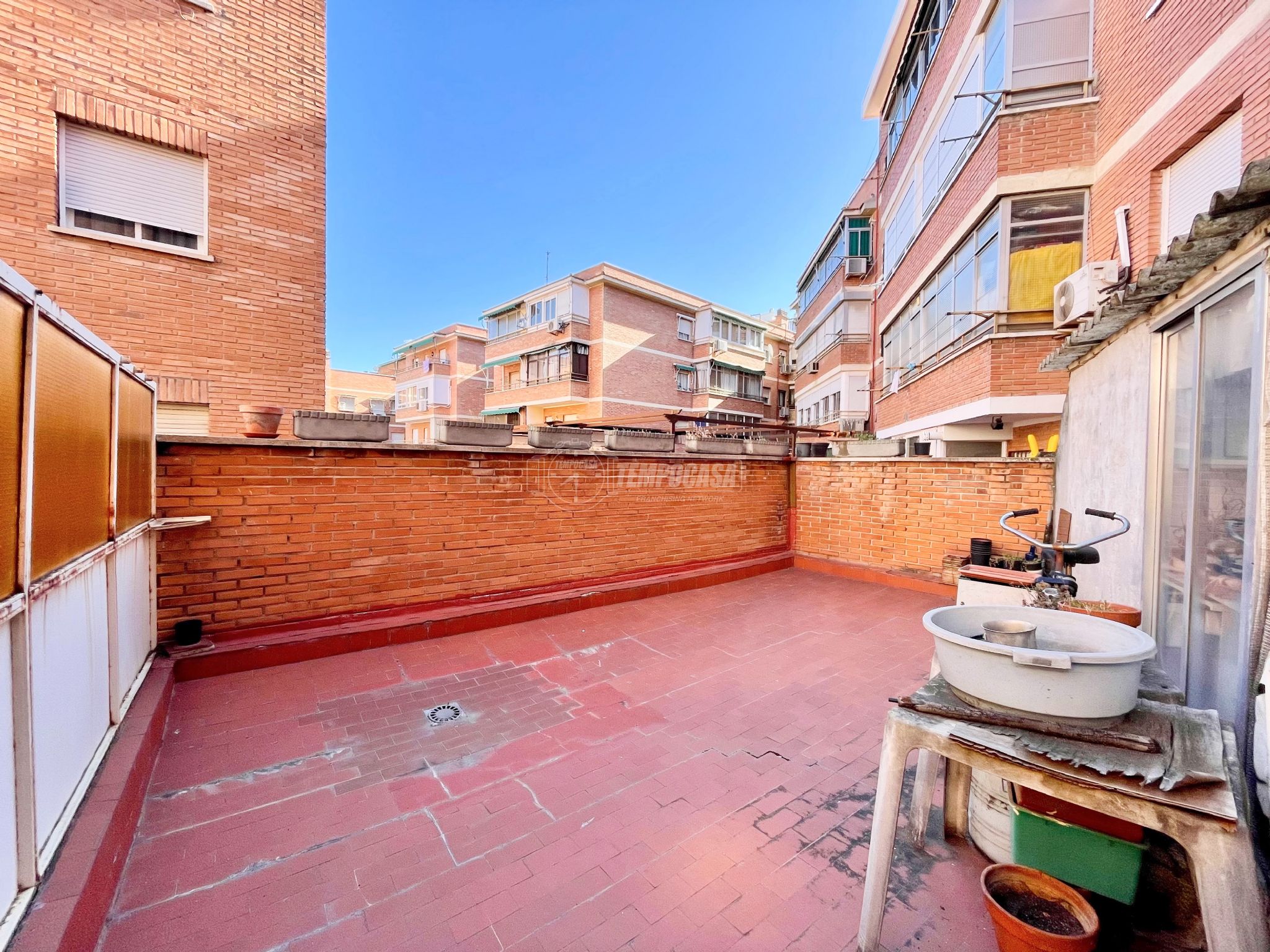 Cuatro habitaciones en Venta a Madrid