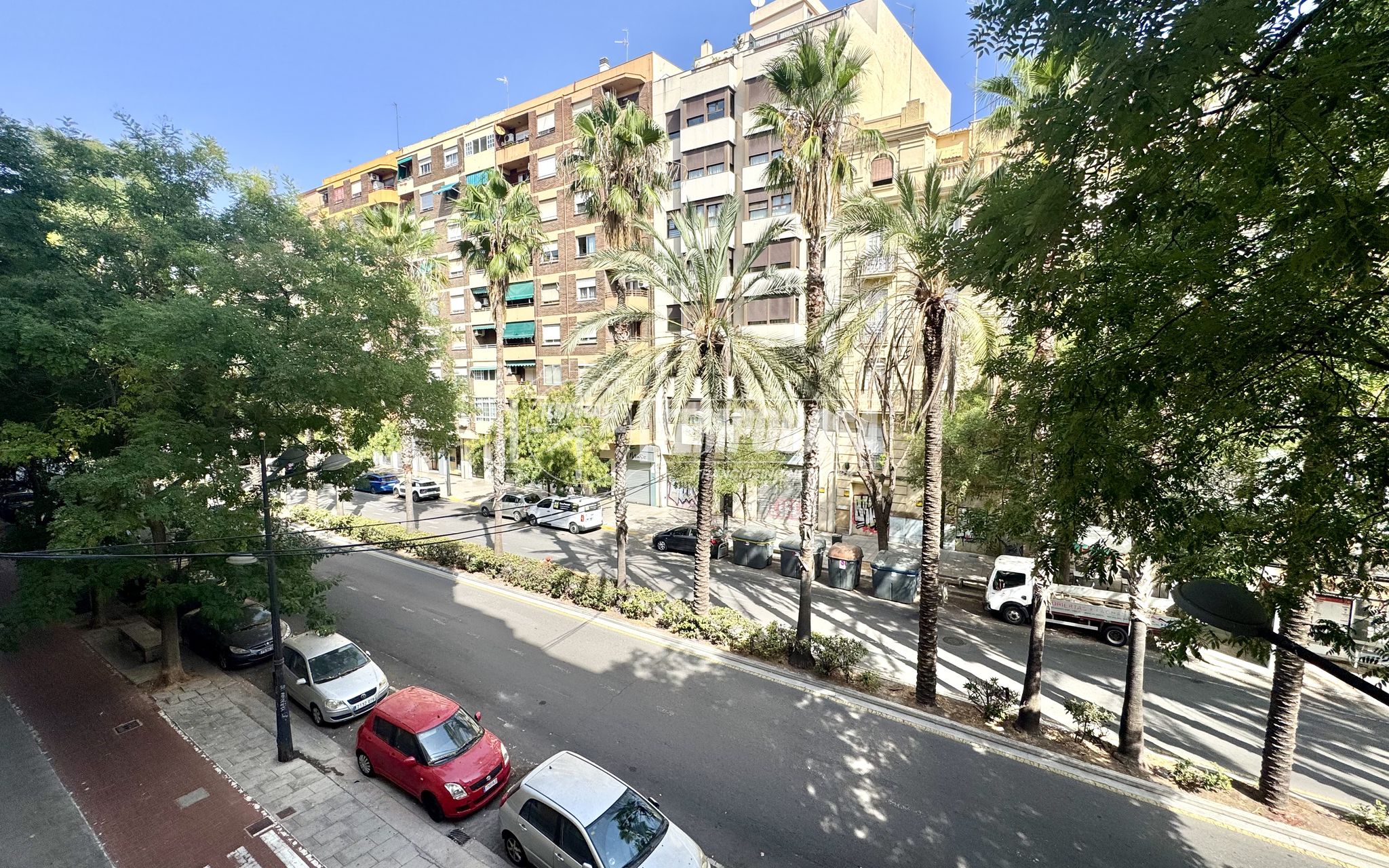Cuatro habitaciones en Venta a València